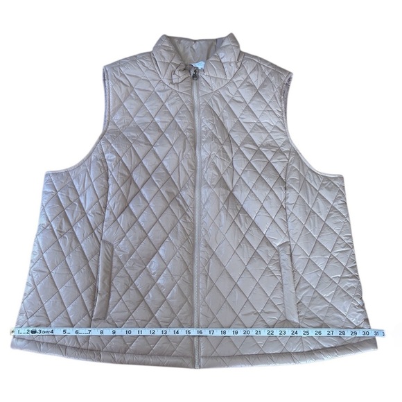 NWOT, Time and Tru, Plus Size Quilted Sleeveless Vest, 2X, Tan 🍂 - Picture 3 of 8